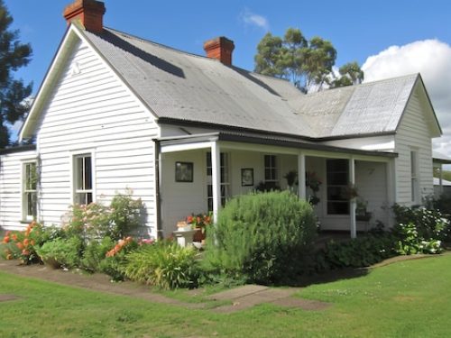 small-white-wooden-cottage-with-garden-porch_1002465-525 (1)